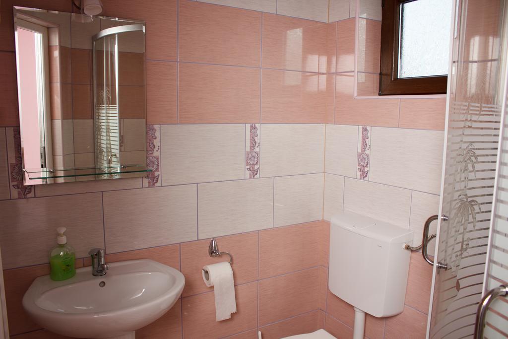 Pensiunea Viki Tău Bistra Habitación foto